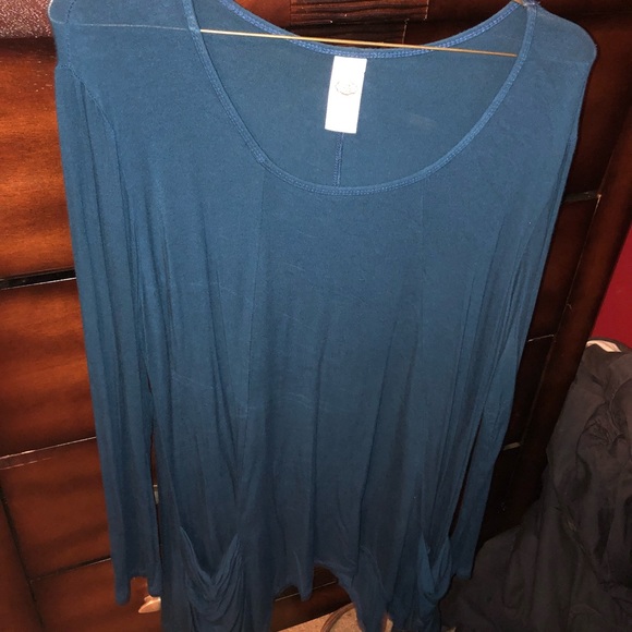 Top - Picture 2 of 2